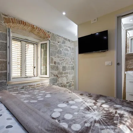 Апартаменты Staysplitbay Old Town Authentic Luxury Сплит