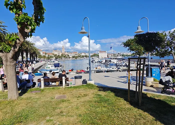 Апартаменты Staysplitbay Old Town Authentic Luxury Сплит