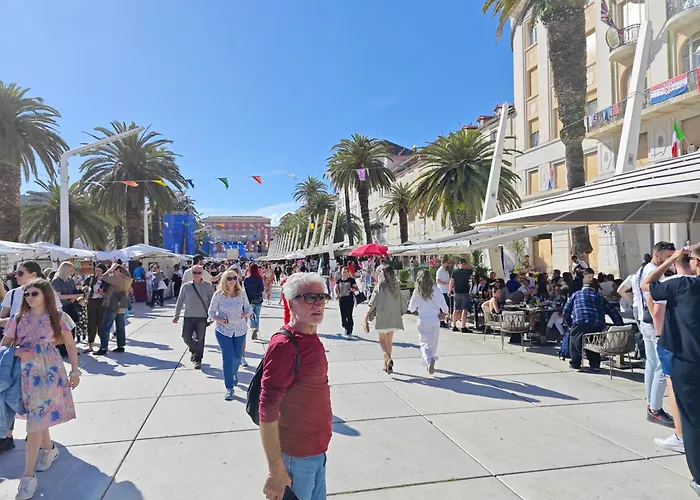 Апартаменты Staysplitbay Old Town Authentic Luxury *