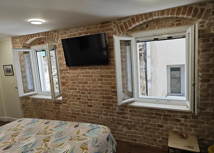 Апартаменты Staysplitbay Old Town Authentic Luxury *