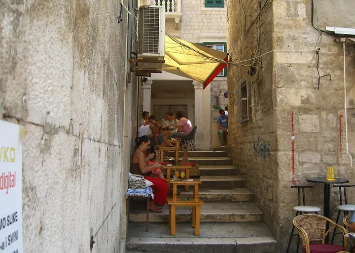 Апартаменты Staysplitbay Old Town Authentic Luxury Сплит